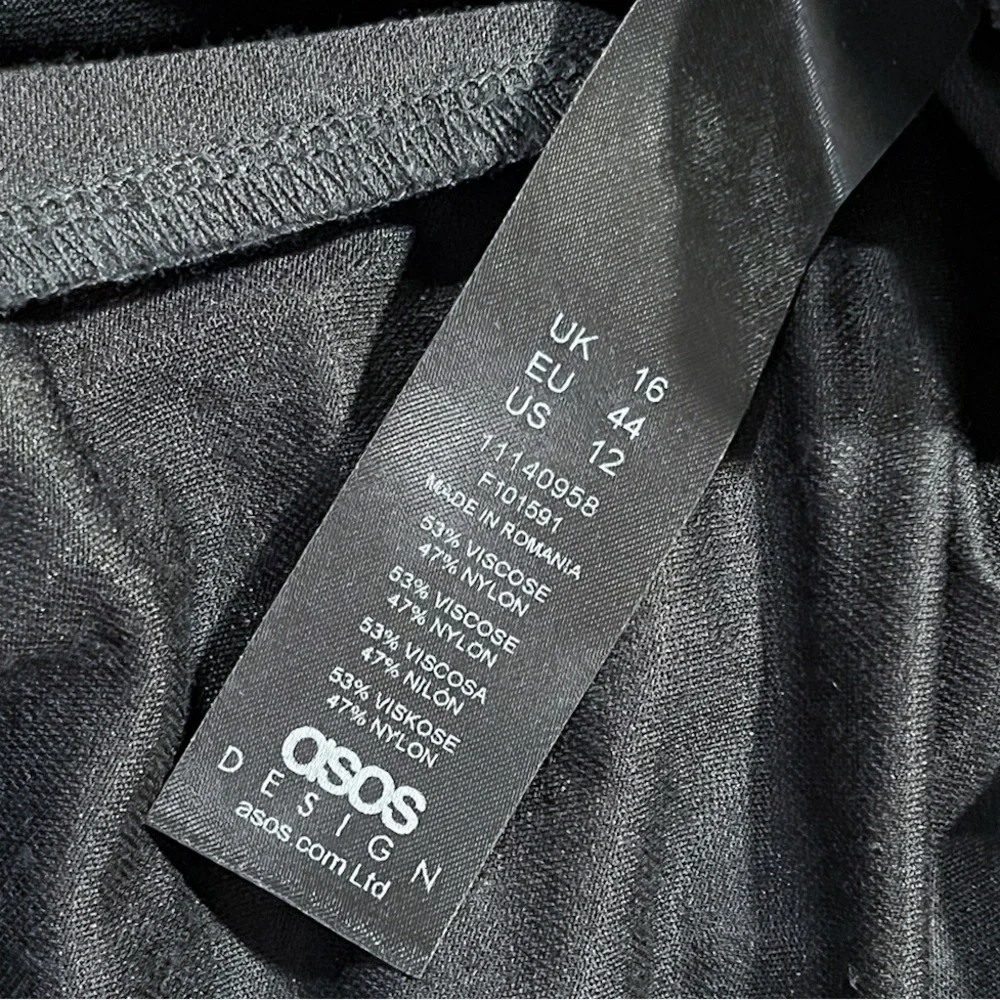 ASOS Design Textured Beach Shorts - Black - Picture 8 of 9